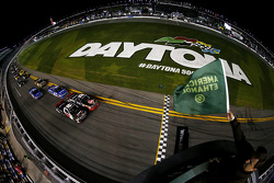 Start: Ty Dillon, GMS Racing Chevrolet leads the field