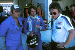 Jacques Laffite, Ligier JS5-Matra et Guy Ligier, et Gérard Ducarouge, ingénieur