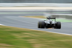 Daniil Kvyat, Red Bull Racing RB11 sacando chispas