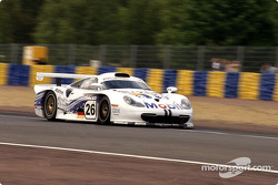 保时捷车队26号保时捷911 GT1:伊曼纽尔·科拉德、雅尼克·达尔马斯、拉尔夫·凯伦纳斯