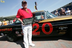 Marvin Panch receives the Legends of Daytona Award