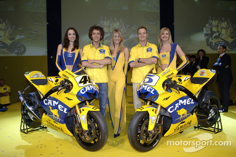 Valentino Rossi and Colin Edwards with the 2006 Camel Yamaha M1