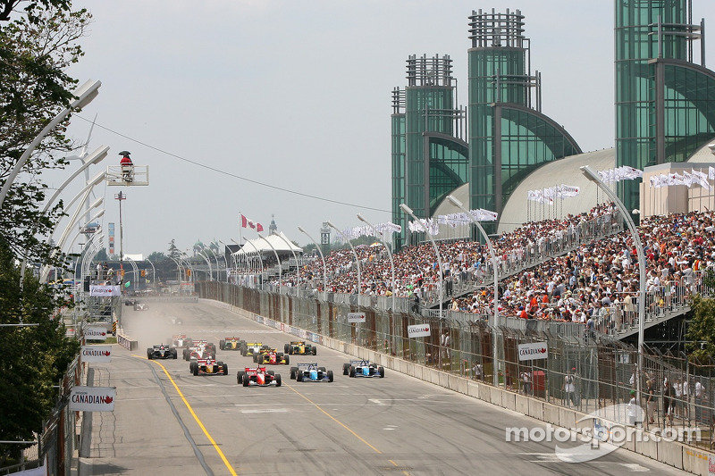 Départ : Justin Wilson et A.J. Allmendinger se battent pour prendre la tête