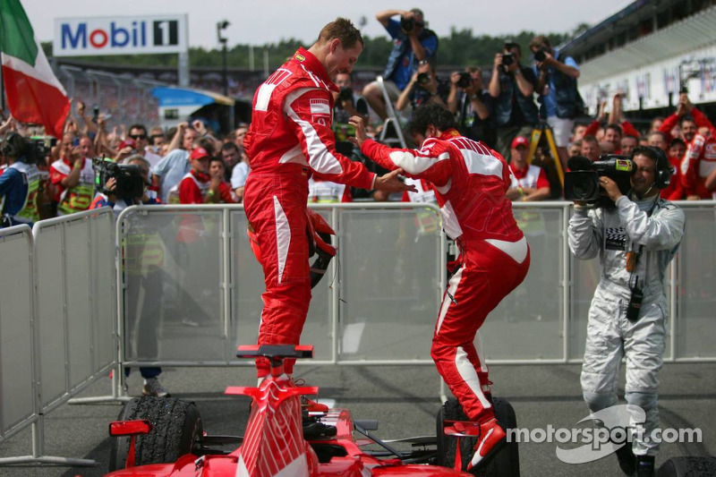 Ganador de la carrera Michael Schumacher y Felipe Massa