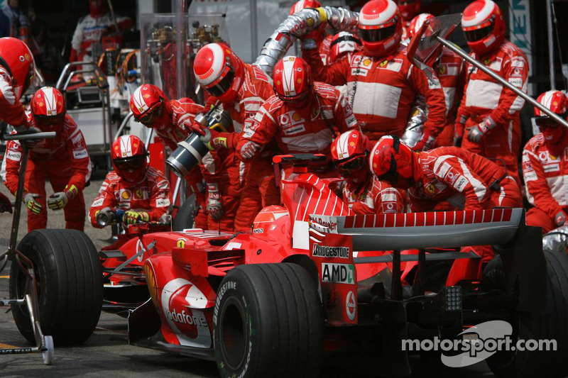 Parada de pits para Michael Schumacher