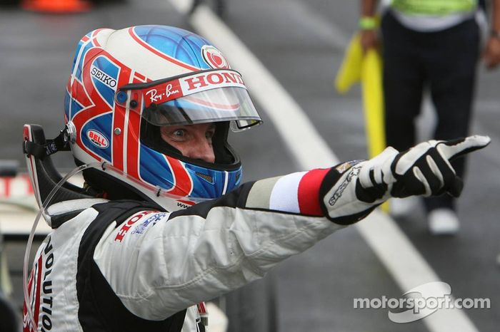 Ganador de la carrera Jenson Button celebra