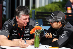Otmar Szafnauer, Sahara Force India F1 et Sergio Perez, Sahara Force India F1