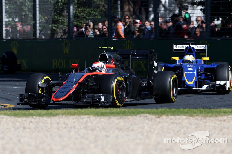 Na Austrália, Button e Kevin Magnussen (substituto de Alonso) amargaram a última fila, a 5s da pole, e não conseguiram completar. O dinamarquês, inclusive, sofreu uma falha no motor antes mesmo da largada.