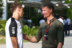 (L to R): Дженсон Баттон, McLaren и Дэвид Култард, советник Red Bull Racing and Scuderia Toro Rosso