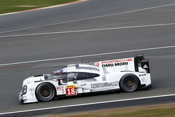 Porsche 919 Hybrid: Ромен Дюма, Нил Джани, Марк Либ