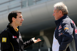 Remi Taffin, Renault Sport F1 Baas van track operations en Dr Helmut Marko, Red Bull Motorsport Consultant