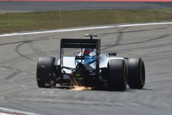 Valtteri Bottas, Williams FW37 envoie des étincelles