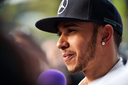 Льюис Хэмилтон, Mercedes AMG F1 со СМИ
