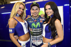 Chicas en la parrilla y Jorge Lorenzo