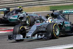 Льюис Хэмилтон, Mercedes AMG F1 Team и Нико Росберг, Mercedes AMG F1 Team