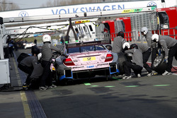 Arrêt aux stands pour Gary Paffett, ART Grand Prix Mercedes-AMG C63 DTM
