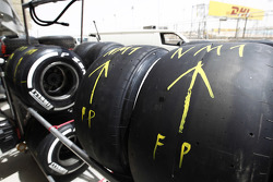 Pirellibanden, gemarkeerd voor Nobuharu Matsushita, ART Grand Prix