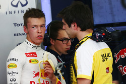 Даниил Квят, Red Bull Racing ест банан