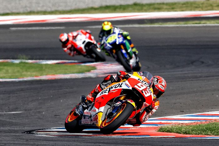 Marc Marquez, Valentino Rossi y Andrea Dovizioso durante la carrera de Argentina de 2015