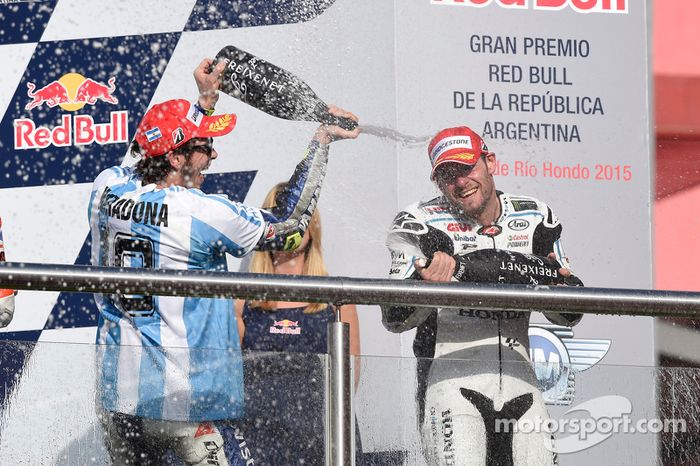 Podio: ganador Valentino Rossi, de Yamaha Factory Racing y tercer lugar Cal Crutchlow, equipo LCR