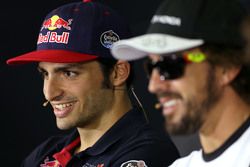 Carlos Sainz Jr., Scuderia Toro Rosso y Fernando Alonso, McLaren Honda