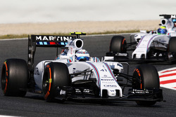 Susie Wolff, Williams FW37 piloto de desarrollo lidera a su compañero de equipo Felipe Massa, Willia