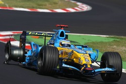 Pneu endommagé sur la voiture de Fernando Alonso