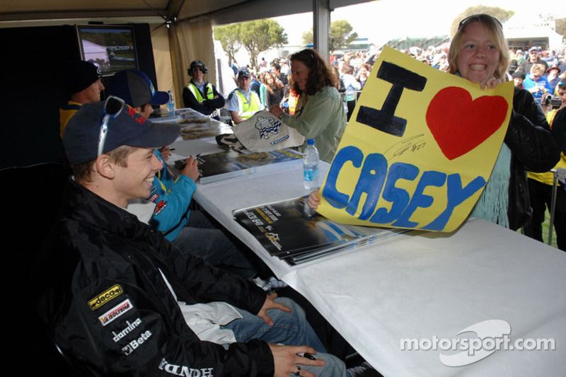 Casey Stoner en la parrilla de salida