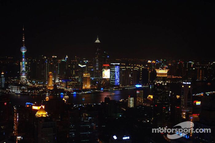 En cualquier caso, llueva o no, si vas al GP lo que tienes es... suerte.