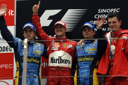 Podium: le vainqueur Michael Schumacher avec Fernando Alonso et Giancarlo Fisichella