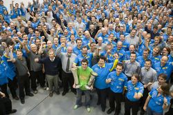 2006 Formula One World Champion Fernando Alonso thanks the Renault F1 Team at their factory in Enstone