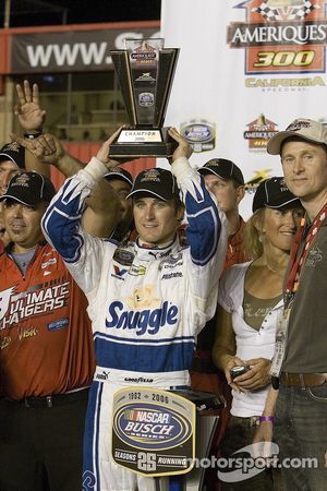 Kasey avec le Trophée AmeriQuest 300