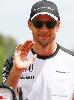 Jenson Button, McLaren lors de la parade des pilotes