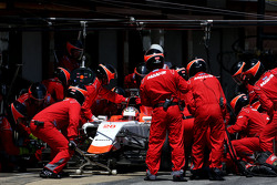 Will Stevens, Manor F1 Team pendant un arrêt aux stands