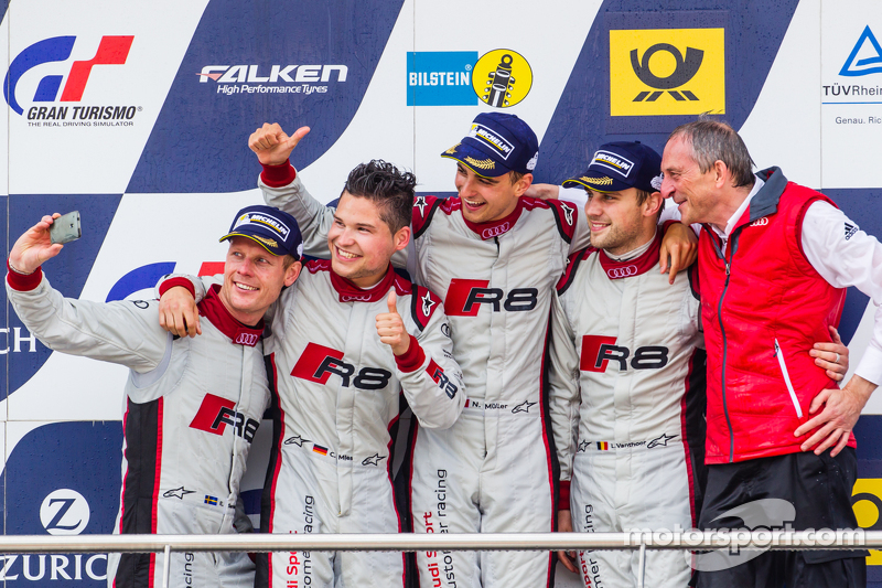 Podium: Selfie mit Edward Sandström, Christopher Mies, Nico Müller, Laurens Vanthoor und Romolo Lieb