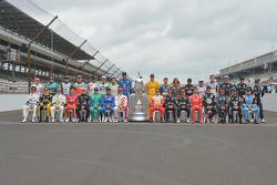 Foto de grupo pilotos Indy 500 2015