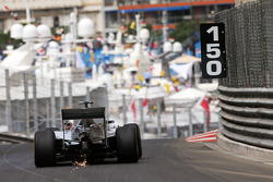 Nico Rosberg, Mercedes AMG F1 W06 envoie des étincelles