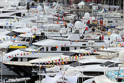 Des bateaux dans le port de Monaco