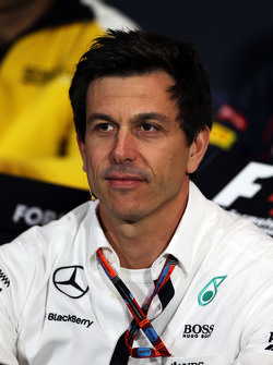 Toto Wolff, Mercedes AMG F1 Accionista y Director Ejecutivo de la Conferencia de prensa de la FIA