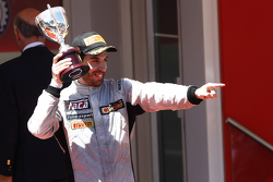 Podio: secondo posto Alexaner Rossi, Racing Engineering, il vincitore Stoffel Vandoorne, ART Grand P