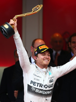 Le vainqueur Nico Rosberg, Mercedes AMG F1 W06