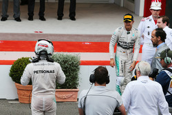 Le troisième, Lewis Hamilton et le vainqueur, Nico Rosberg, Mercedes AMG F1