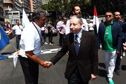 (I to D): Pasquale Lattuneddu, de FOM con Jean Todt, Presidente de la FIA