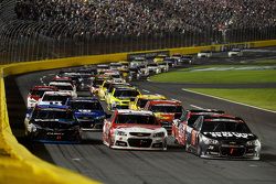 Martin Truex Jr., Furniture Row Racing Chevrolet leads a restart