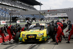 Arrêt aux stands pour Mike Rockenfeller, Audi Sport Team Phoenix Audi RS 5 DTM