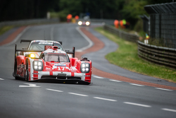 #17 Porsche Team Porsche 919 Hybrid: Timo Bernhard, Mark Webber, Brendon Hartley, Frédéric Makowiecki