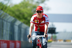Esteban Gutiérrez, Ferrari piloto de pruebas y reserva en el circuito