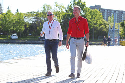 Martin Brundle, Sky Sports-commentator, met David Coulthard, Red Bull Racing en Scuderia Toro Advise
