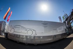 Aston Martin Racing transporte y el logotipo / señalización