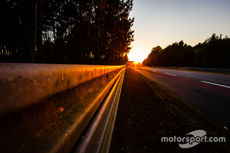 24 Hours of Le Mans track ambiance at sunset